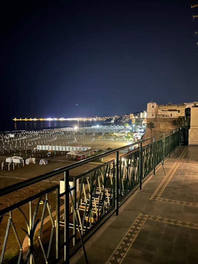 Newhouse Victoria - Sea View Apartment Nettuno Eksteriør billede